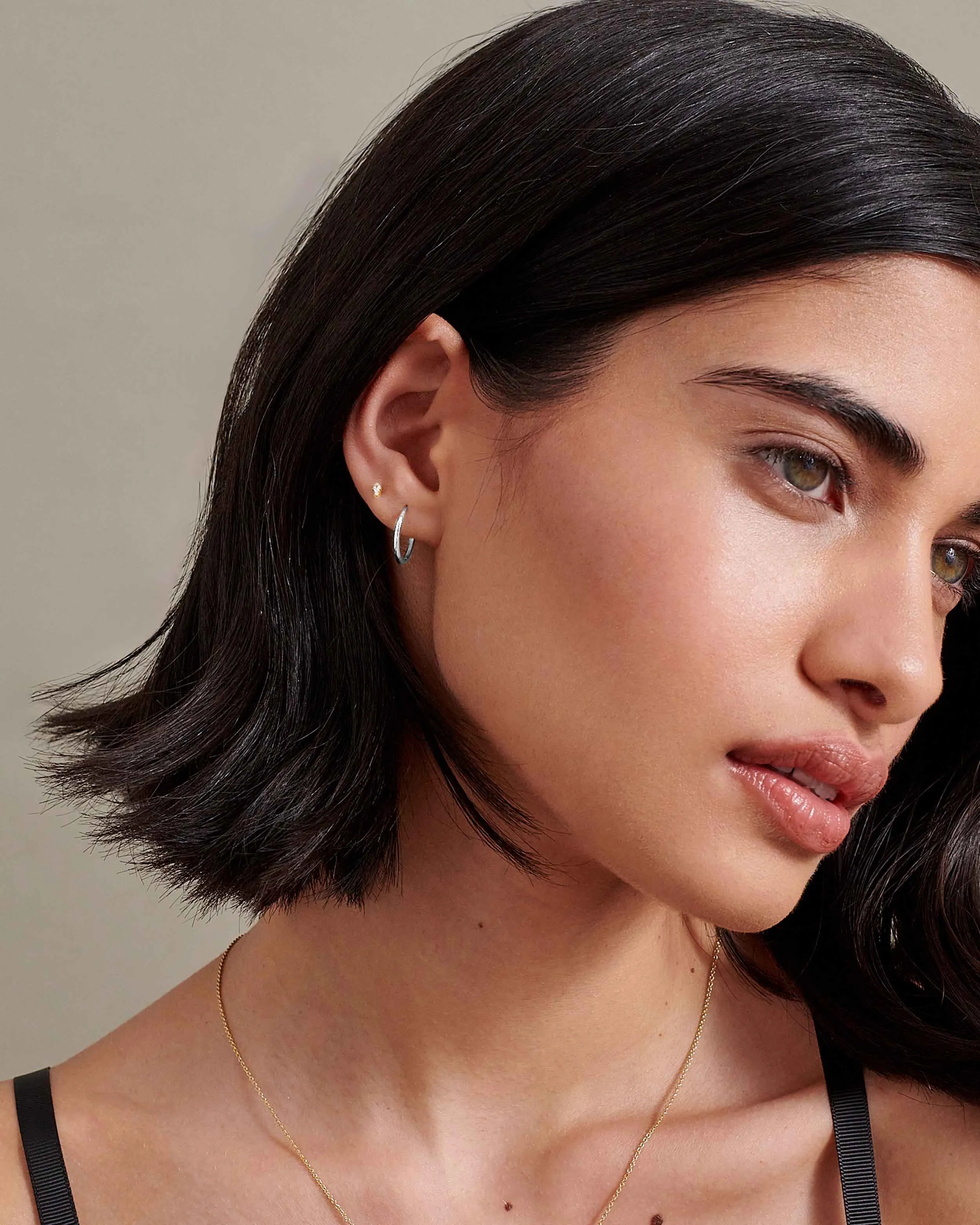Medium Classic Hoop Earrings - White Gold