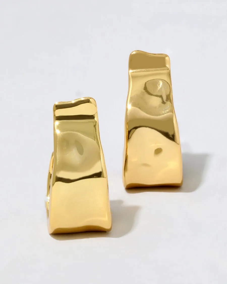 MOLTEN GOLD RIBBON HOOP EARRING
