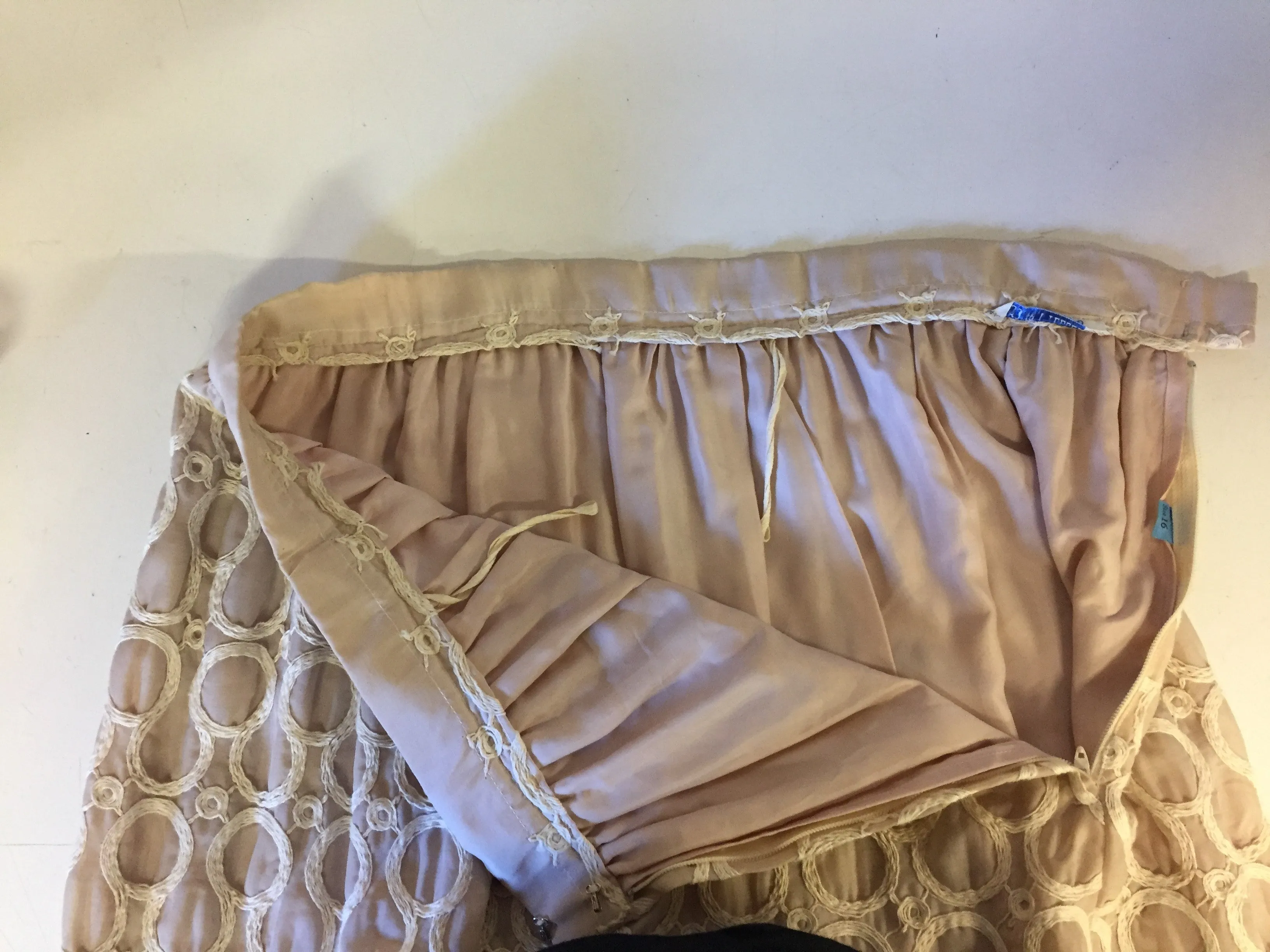 Vintage 1970's Bonwit Teller Circle Patterned Pinkish Beige Pencil Skirt Retro Fashion