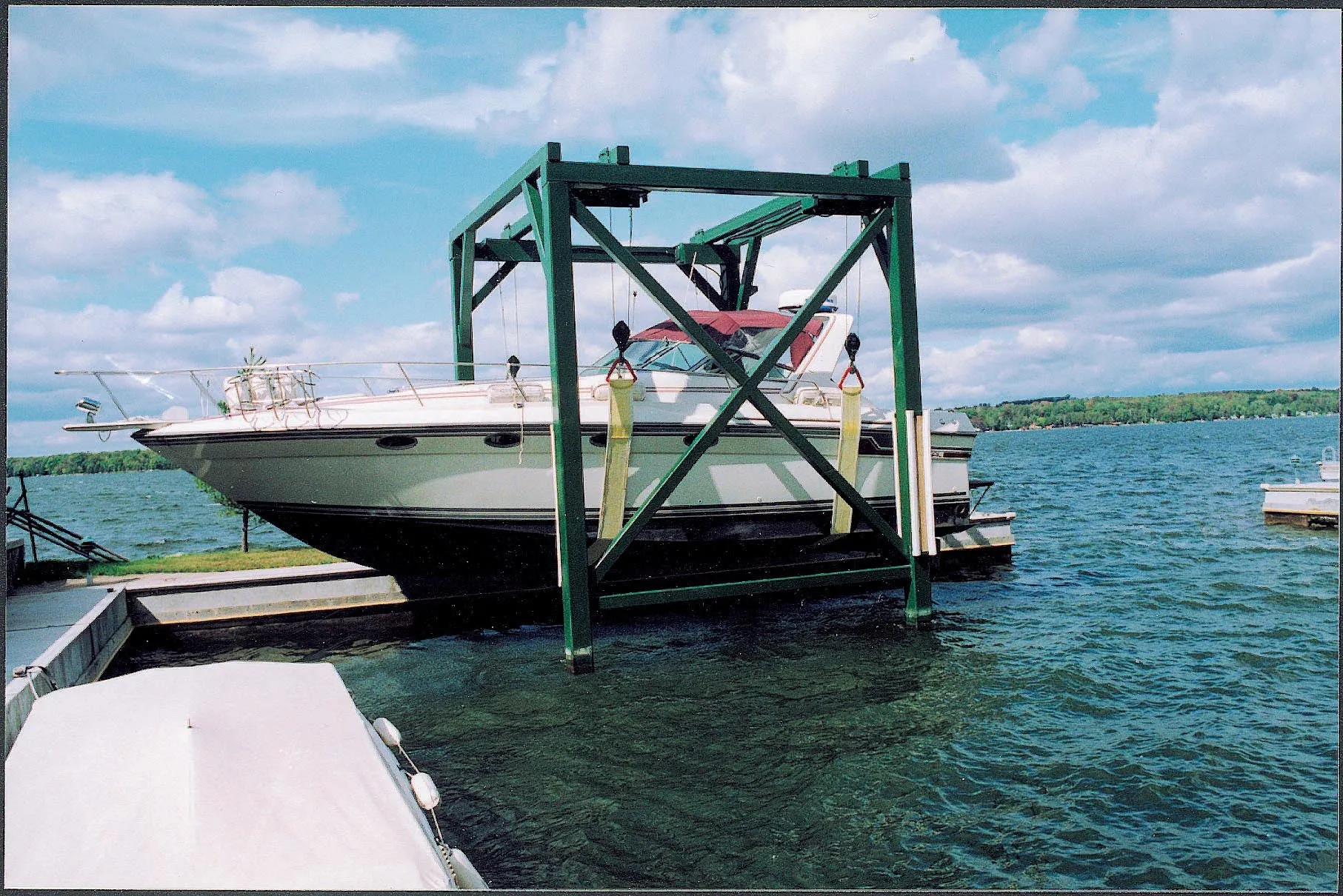 Wet Slip Boat Lifts GS100