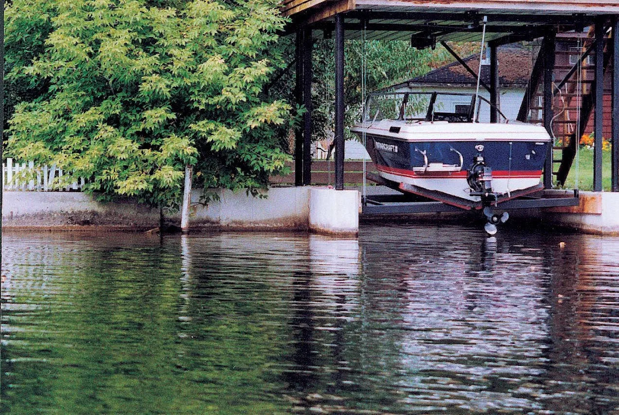 Wet Slip Boat Lifts GS100