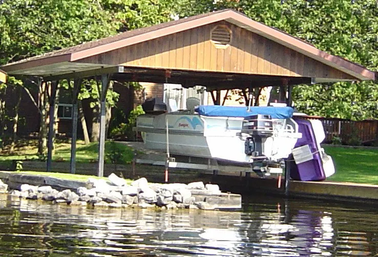 Wet Slip Boat Lifts GS100