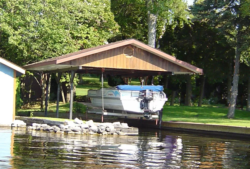 Wet Slip Boat Lifts GS100